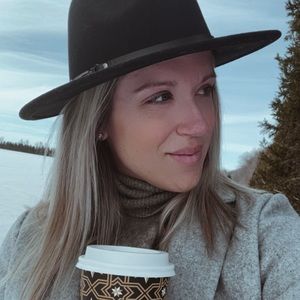 Meet your Posher, Abbey sparks